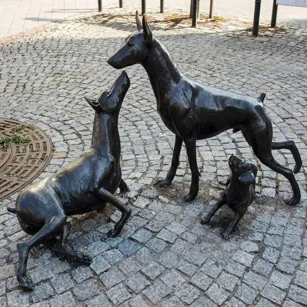 (3) “Dóberman Pinscher: Características, Cuidados y Todo lo que Debes Saber de Esta Raza Imponente” 2 "El monumento al dóberman en Apolda"