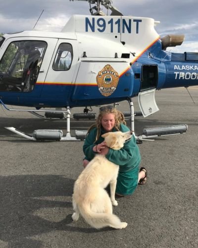 (15) Nanook, el husky que salvó a una joven sorda tras una caída de 700 pies (Alaska, 2018) 3 Nanook y Amelia Juntos después del recate